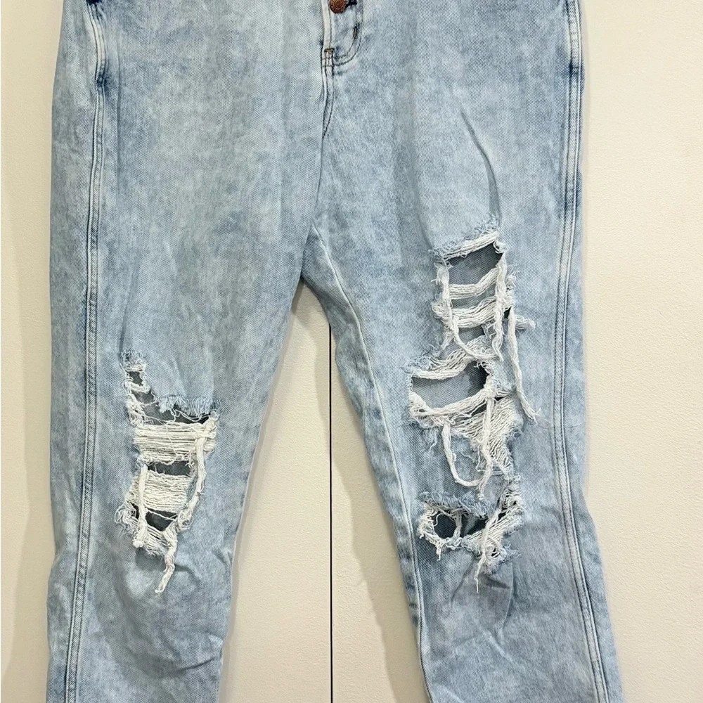 Arizona Jean Company Light Blue Distressed Boyfriend Jeans - Picture 2 of 6